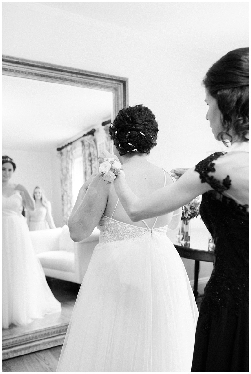 bride getting ready Chattanooga TN wedding photographer