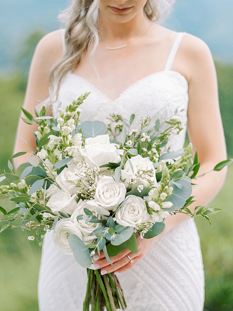 bride holding bouquet Sevierville TN wedding bride holding bouquet Sevierville TN wedding