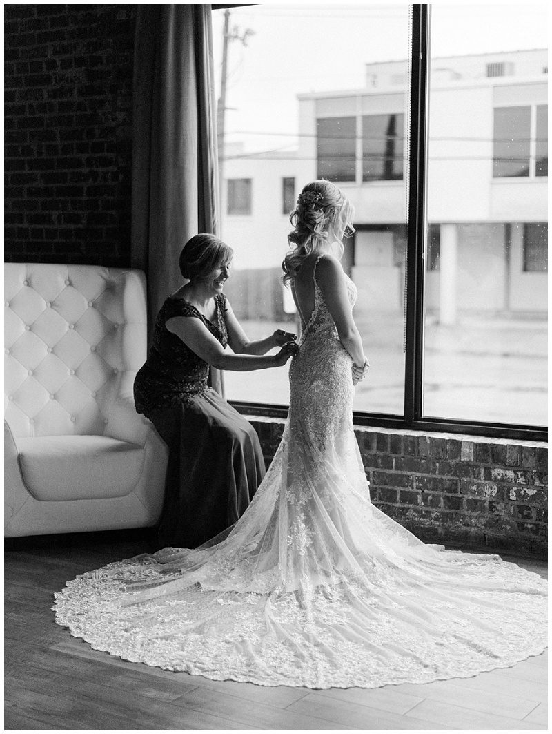 bride getting ready Jackson MS wedding