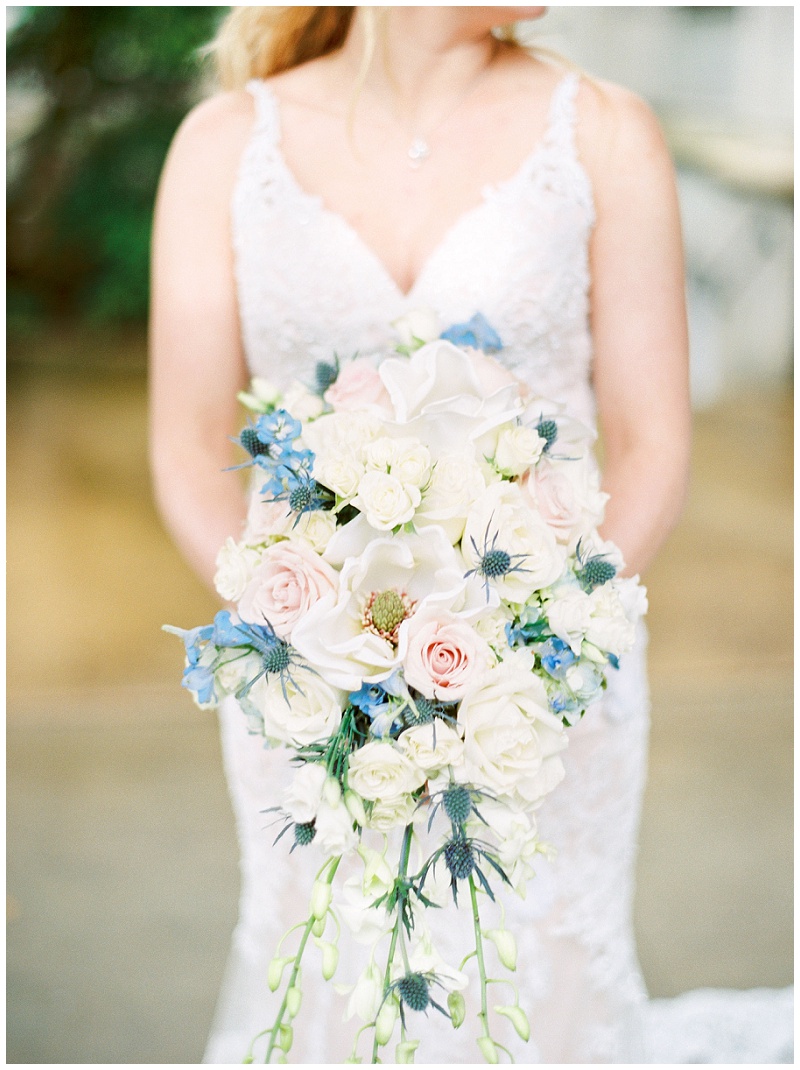 bridal portraits holding bouquet Jackson MS