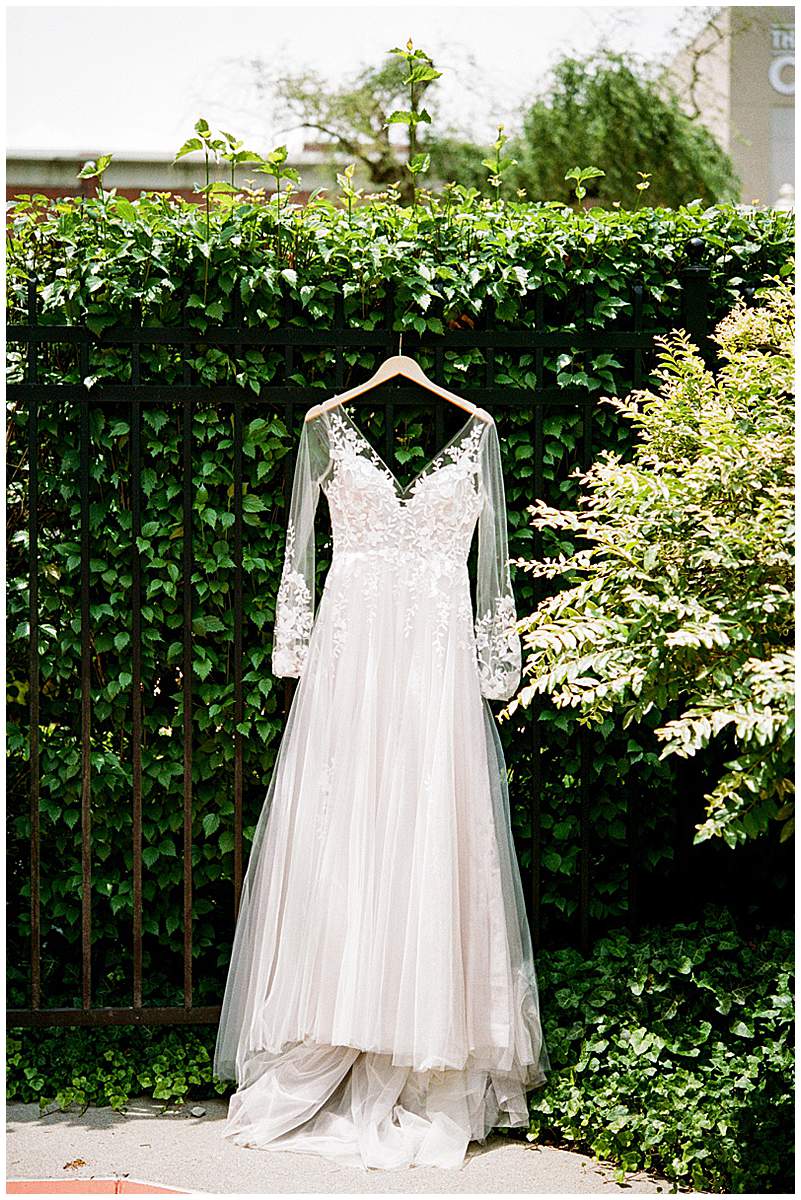 Alice in Wonderland wedding dress details Tennessee Alice in Wonderland wedding dress details Tennessee