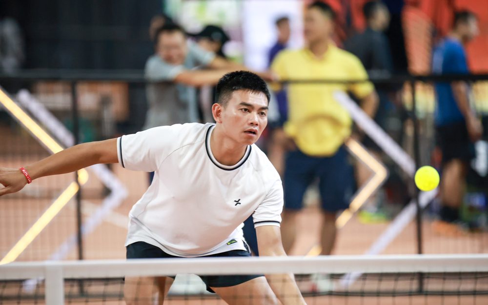 Chơi Pickleball bị hóp má: vì sao, và làm gì để chơi nhiều mà không hao