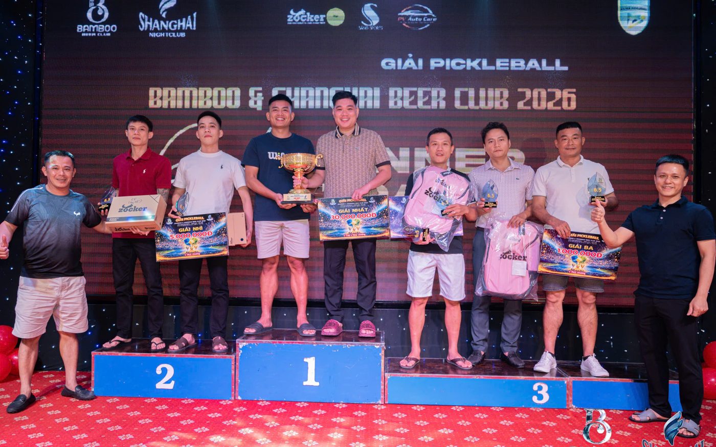 Bục trao giải Pickleball Bamboo & Shanghai Beer Club 2026