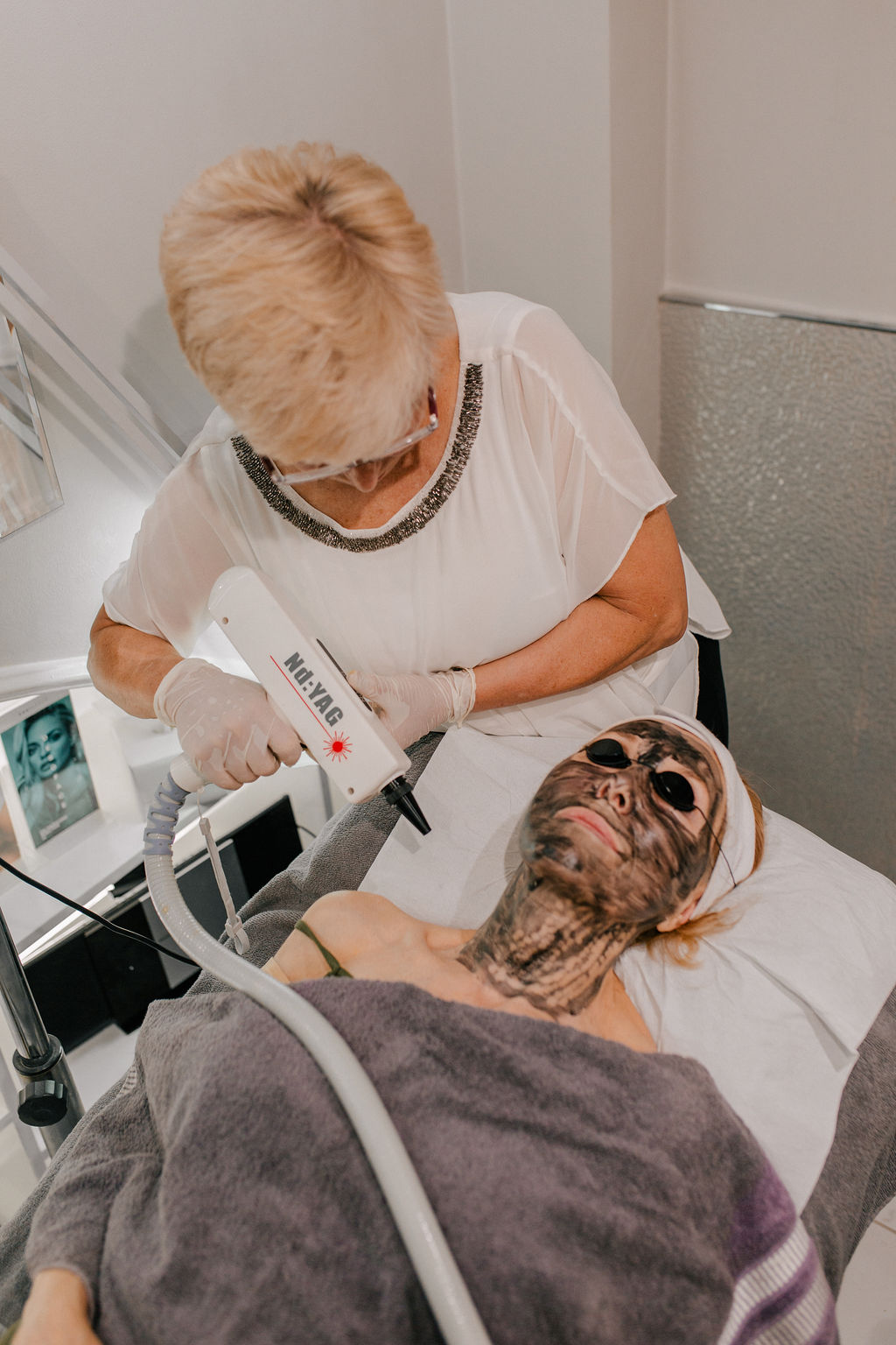 Carbon Laser Peel - Aesthetic & Skin Treatment near me in Knightsbridge, Chelsea, Kensington & South Kensington at Knightsbridge Advanced Beauty