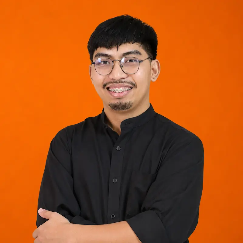 Nic, Social Media Director
