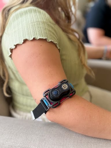 Kineon MOVE+ Pro red light therapy device worn on arm