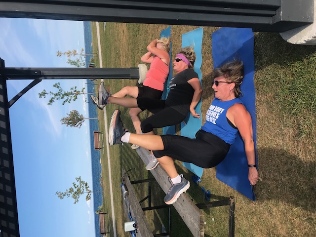 Women training together at SHi LiFTS outdoor class