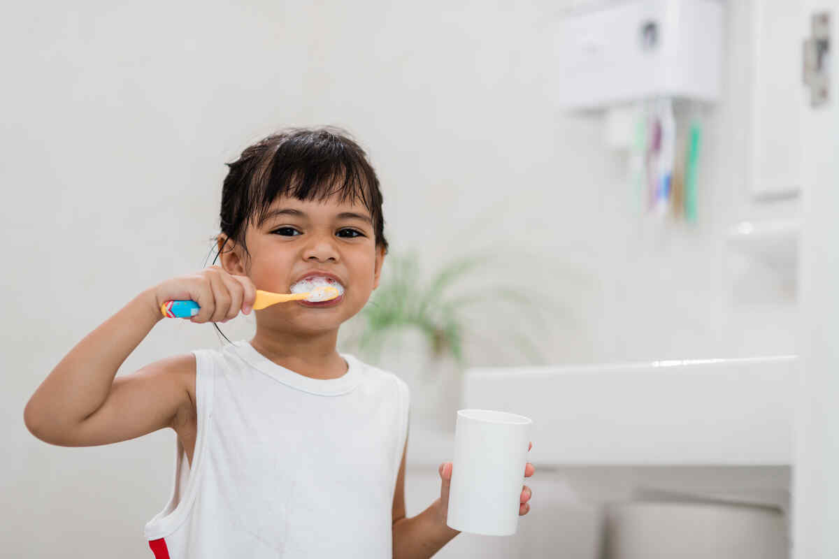 plaque-buildup-teeth-result-kids-brushing-mistakes-bad-dental-habits-kids-oral-hygiene-mistakes