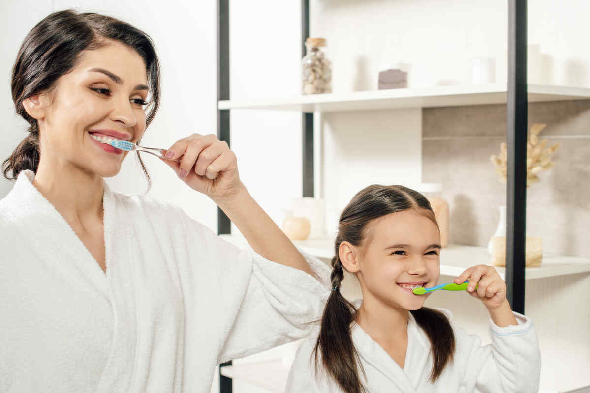 toddler-rushed-toothbrushing-example-kids-brushing-mistakes-causing-bad-dental-habits-kids-oral-hygiene-mistakes