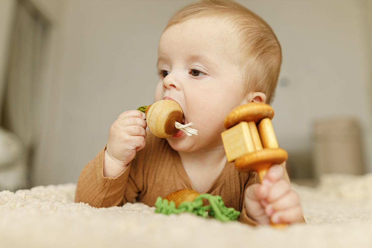 Chewing Is Different From Eating Non-Food Objects