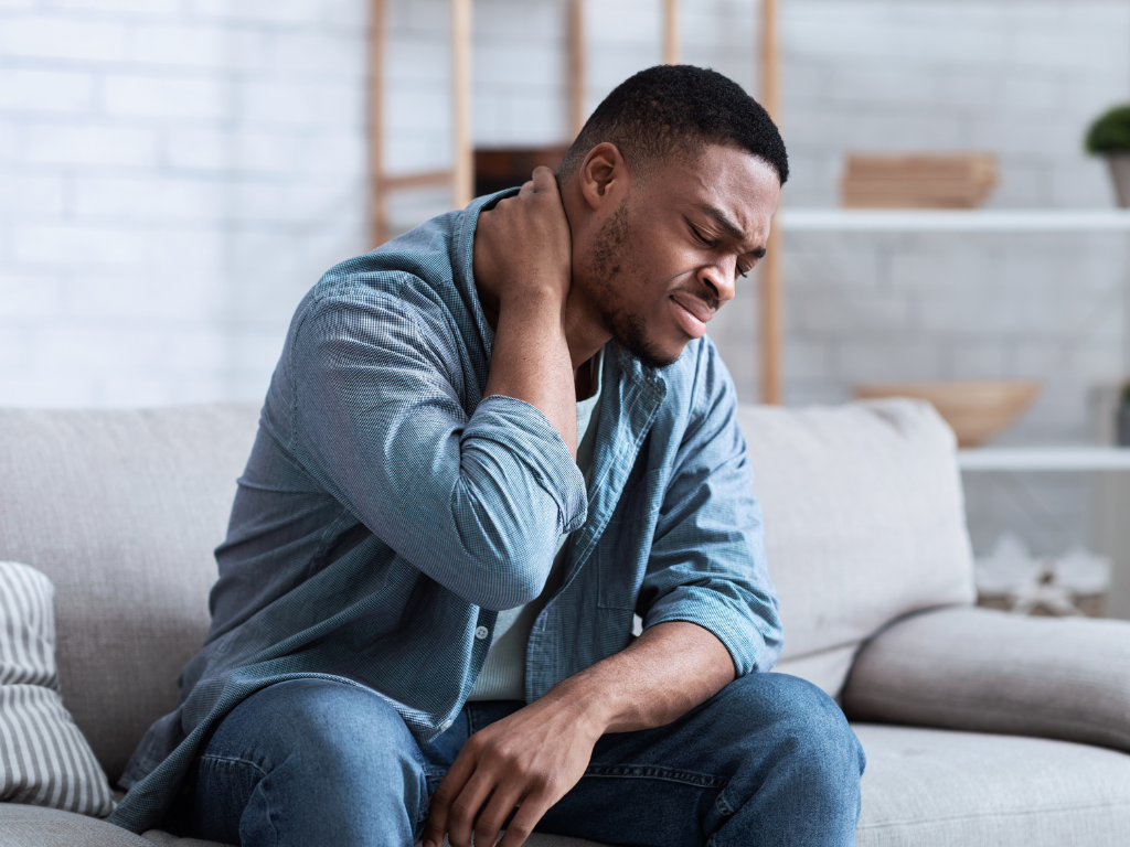 Cervicalgia: cause, sintomi e come l'osteopatia può aiutarti