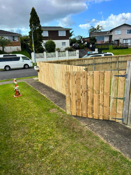 Professional timber fence builders Auckland project