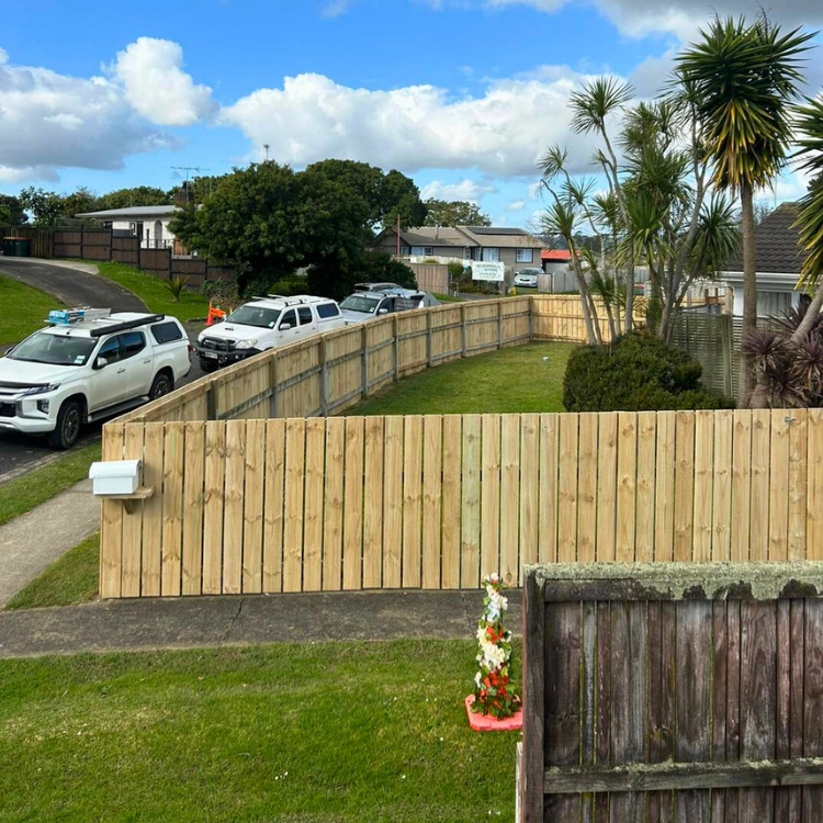 High-quality timber boundary fence built in Auckland