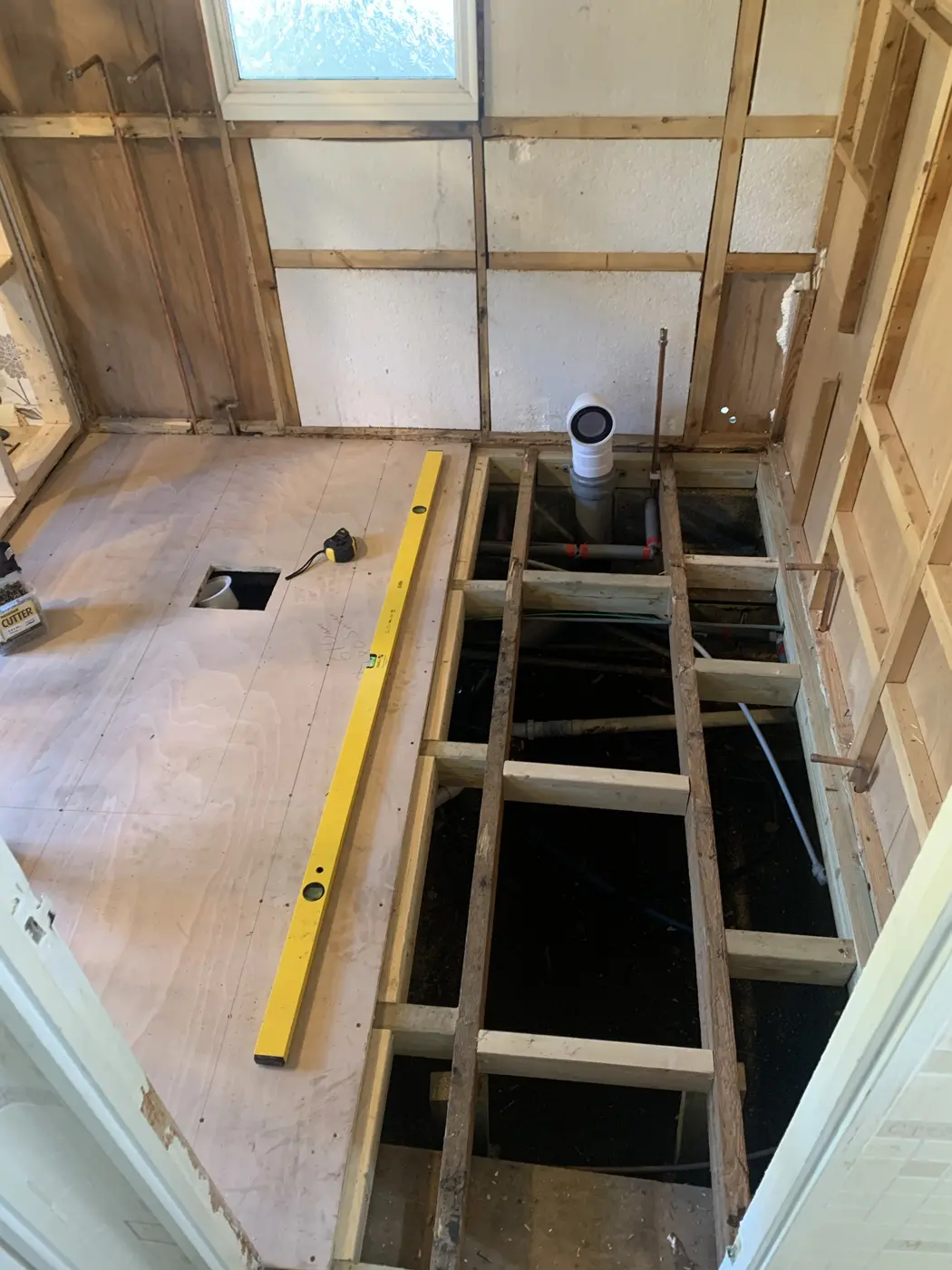 Floor joists and new floor in an Oxford bathroom refit