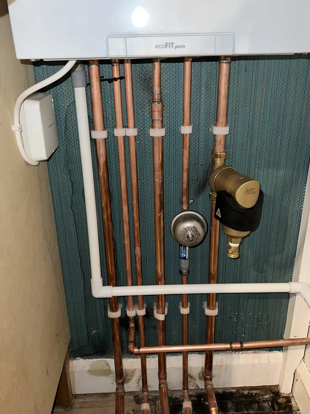 Neat pipework with a magnetic filter fitted in an Oxford home