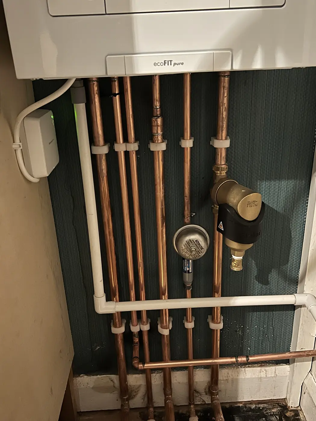 Filter and scale reducer fitted to a heating system in Oxford