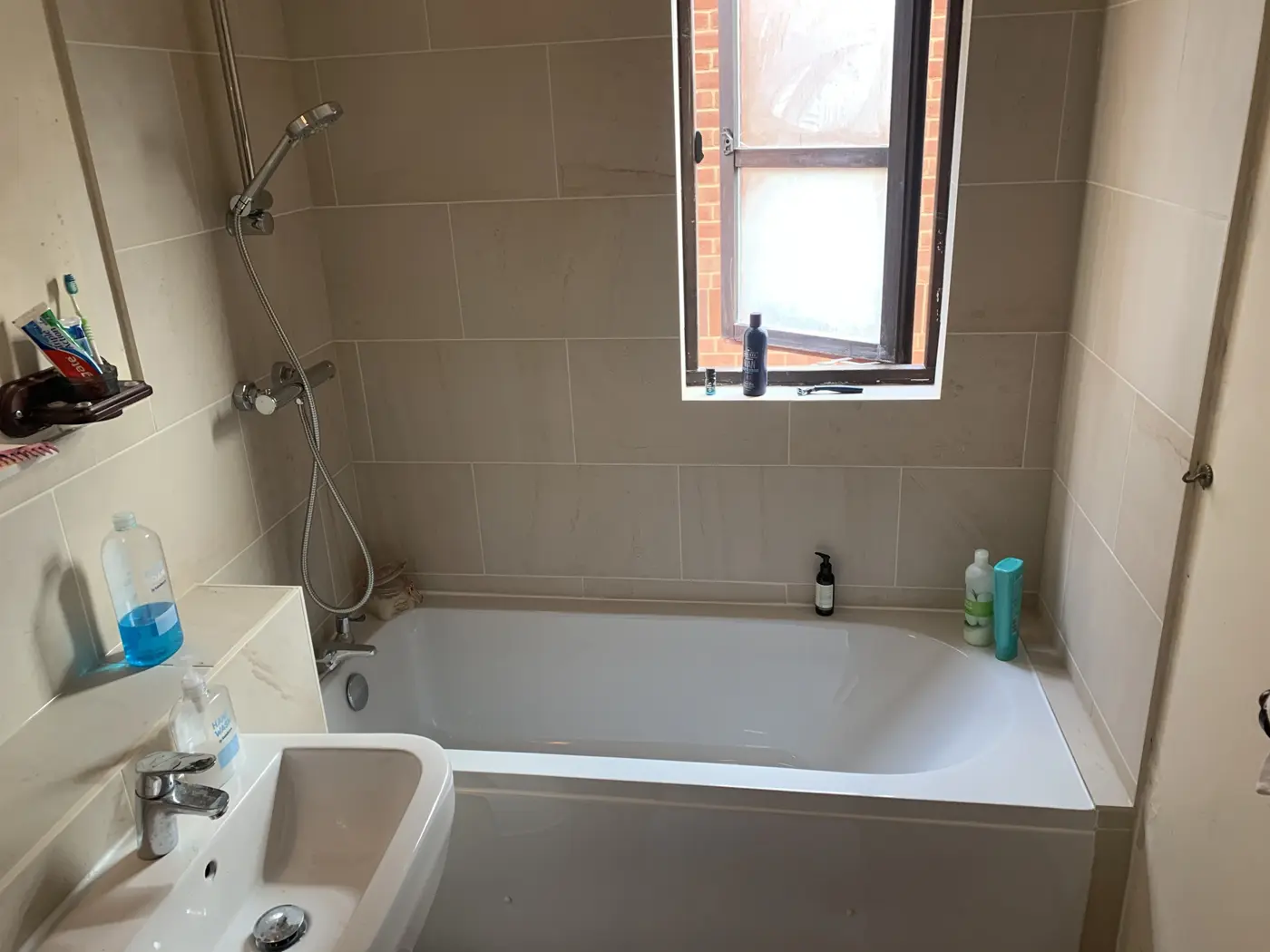 Finished bath with thermostatic shower in an Oxford home
