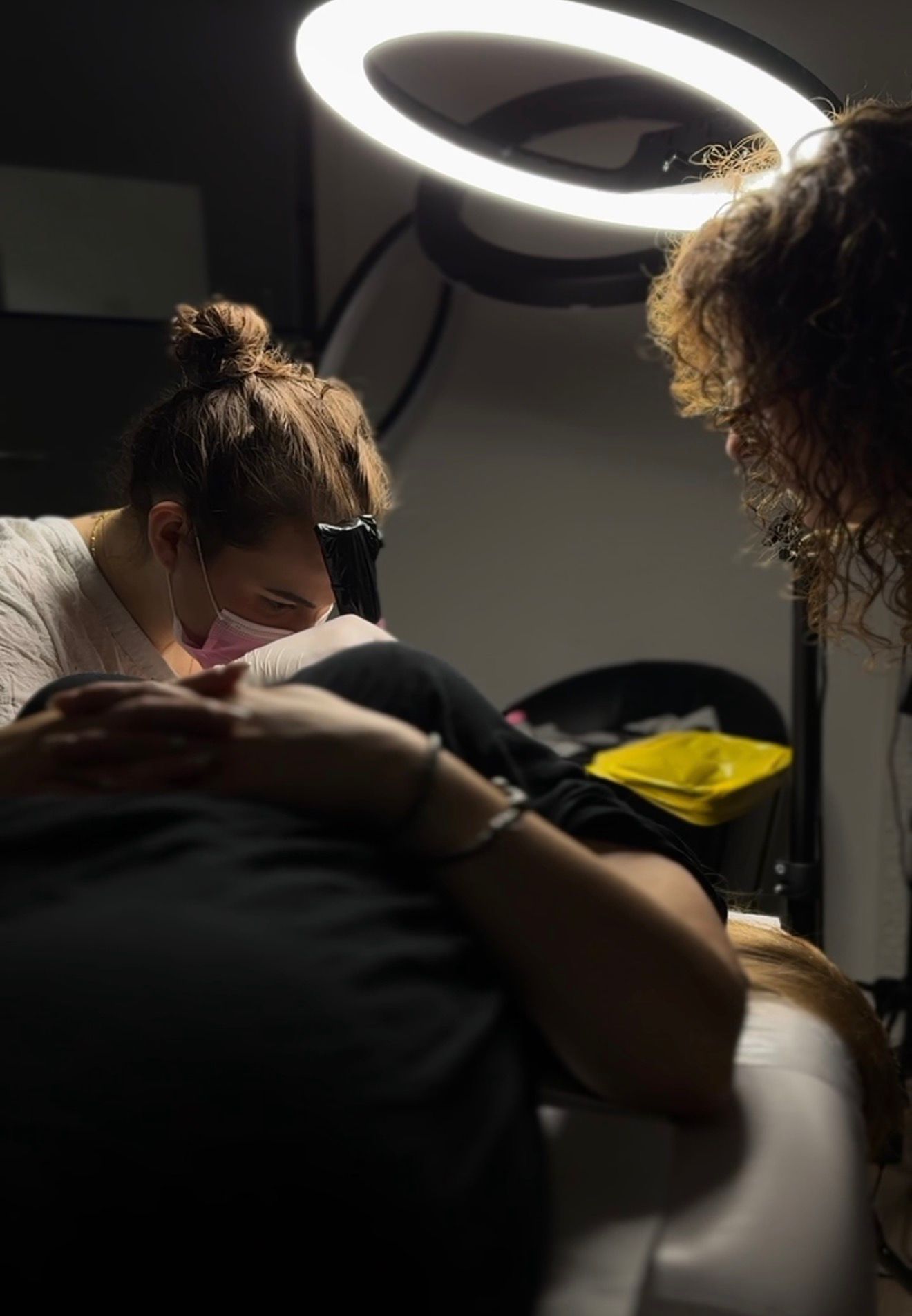 Tracé eye-liner précision millimétrée · Atelier du Regard
