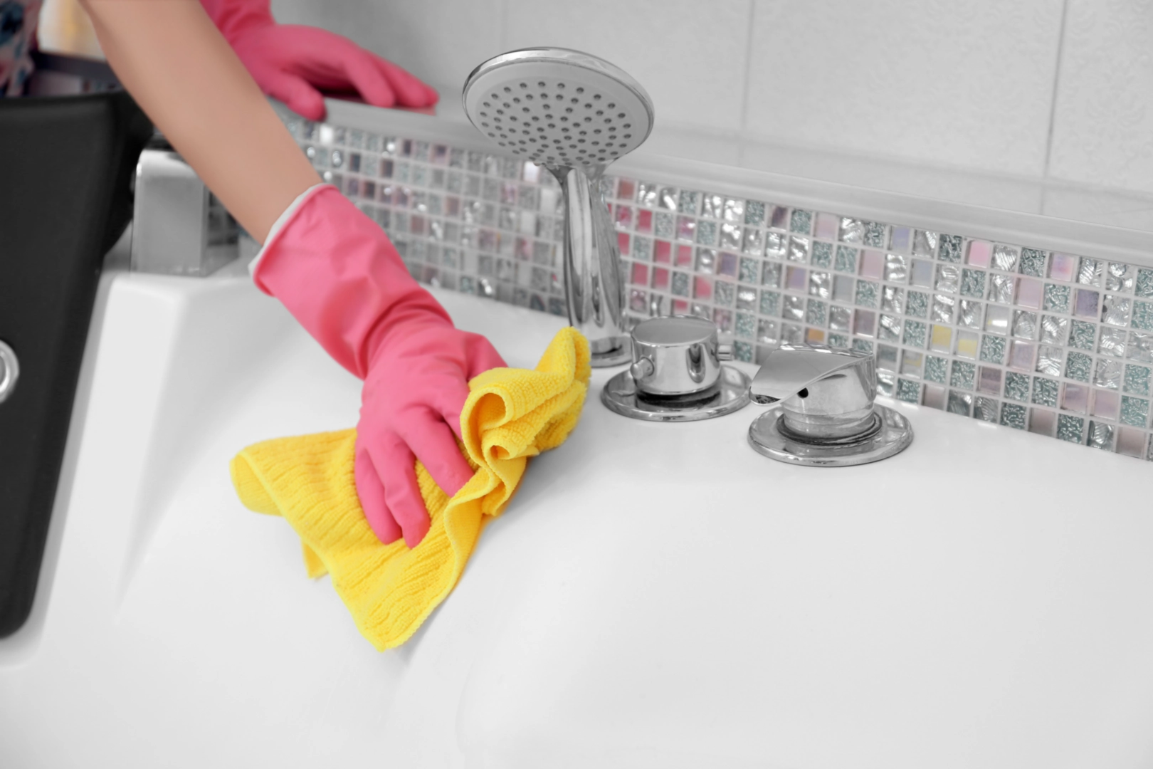a maid wiping down a bathroom tub in Nashville TN with Acquizen