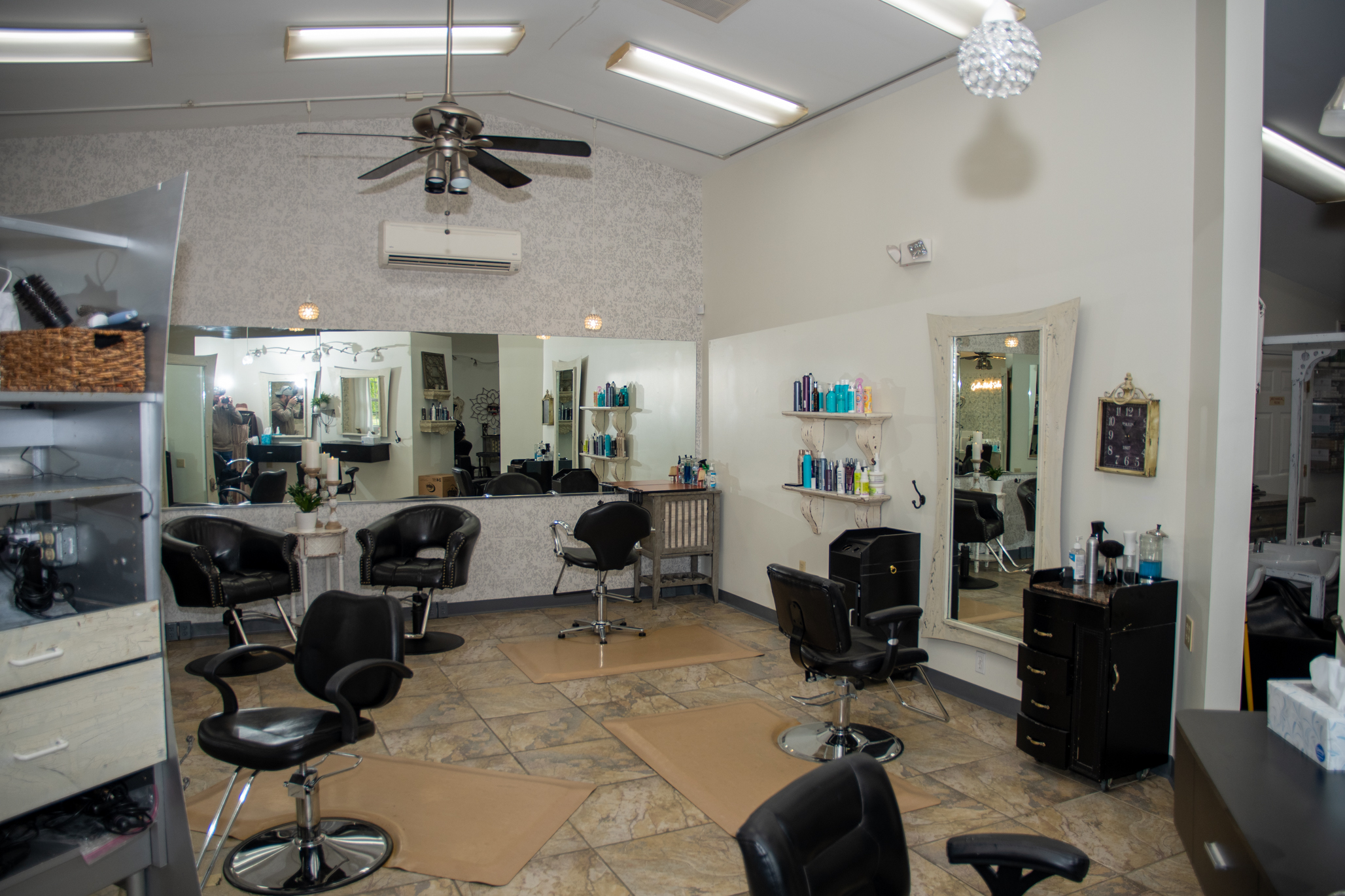 Main styling floor
