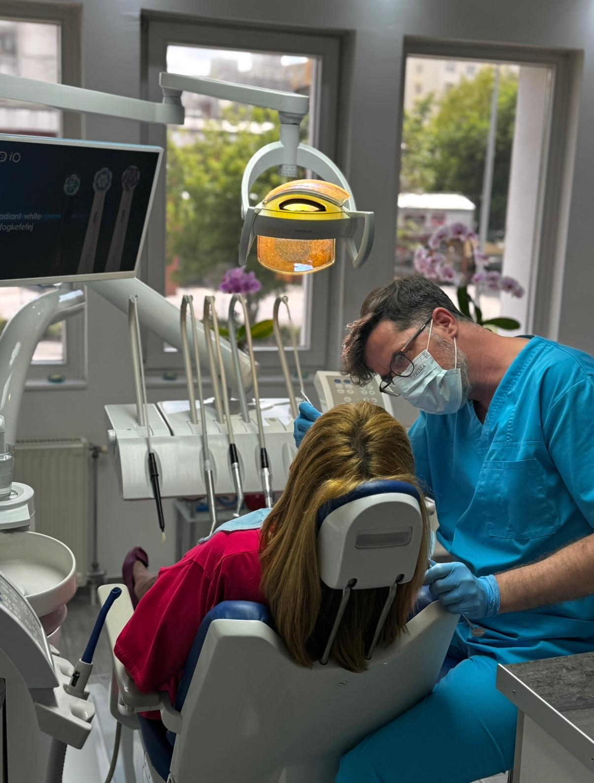 Nyugodt páciens a Smileland Dentalnál