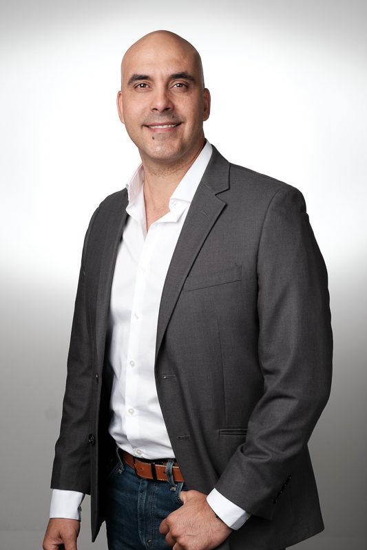Alejandro Laurens, agente de bienes raíces