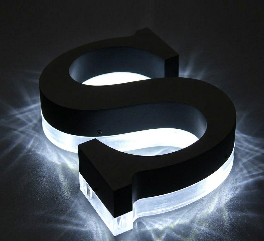 Backlit illuminated letters