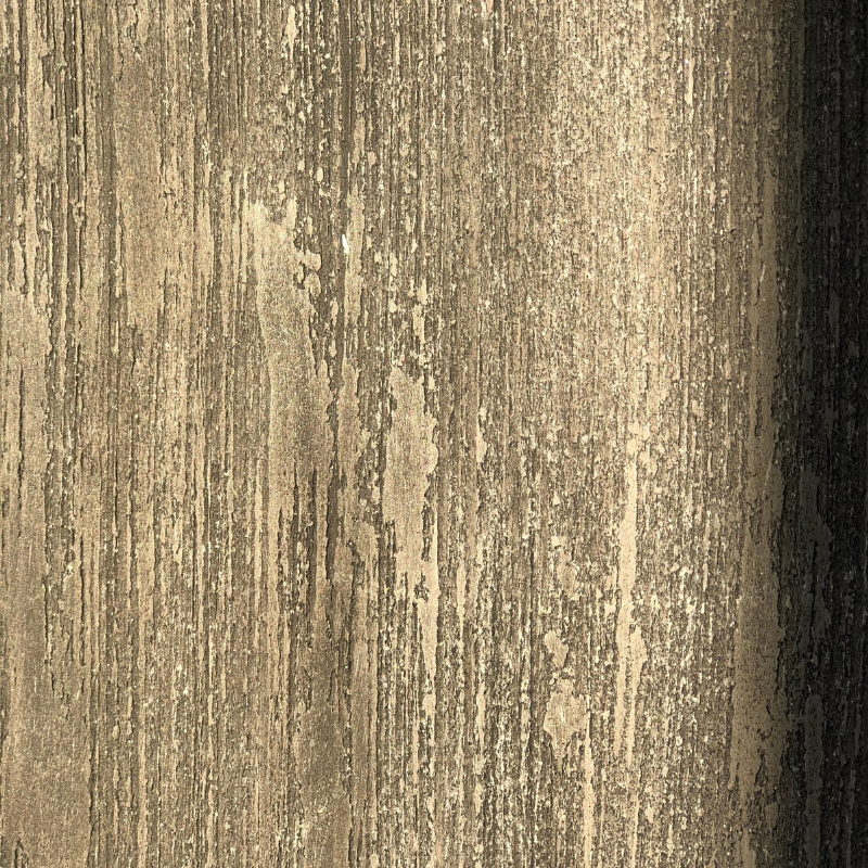 Dragged plaster finish with directional movement worked into the surface
