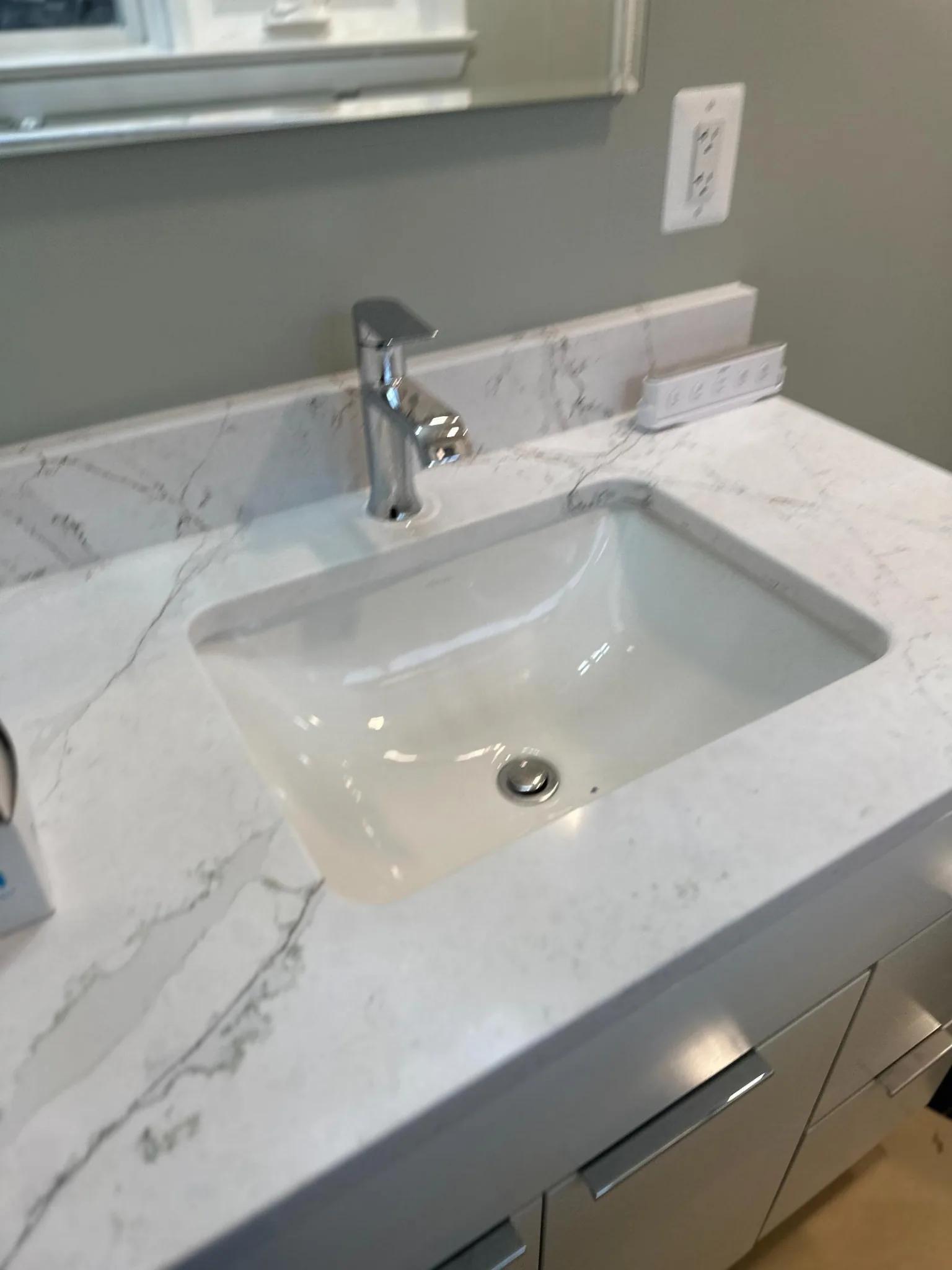 Marble vanity top with undermount sink, bathroom by Star Granite & Marble