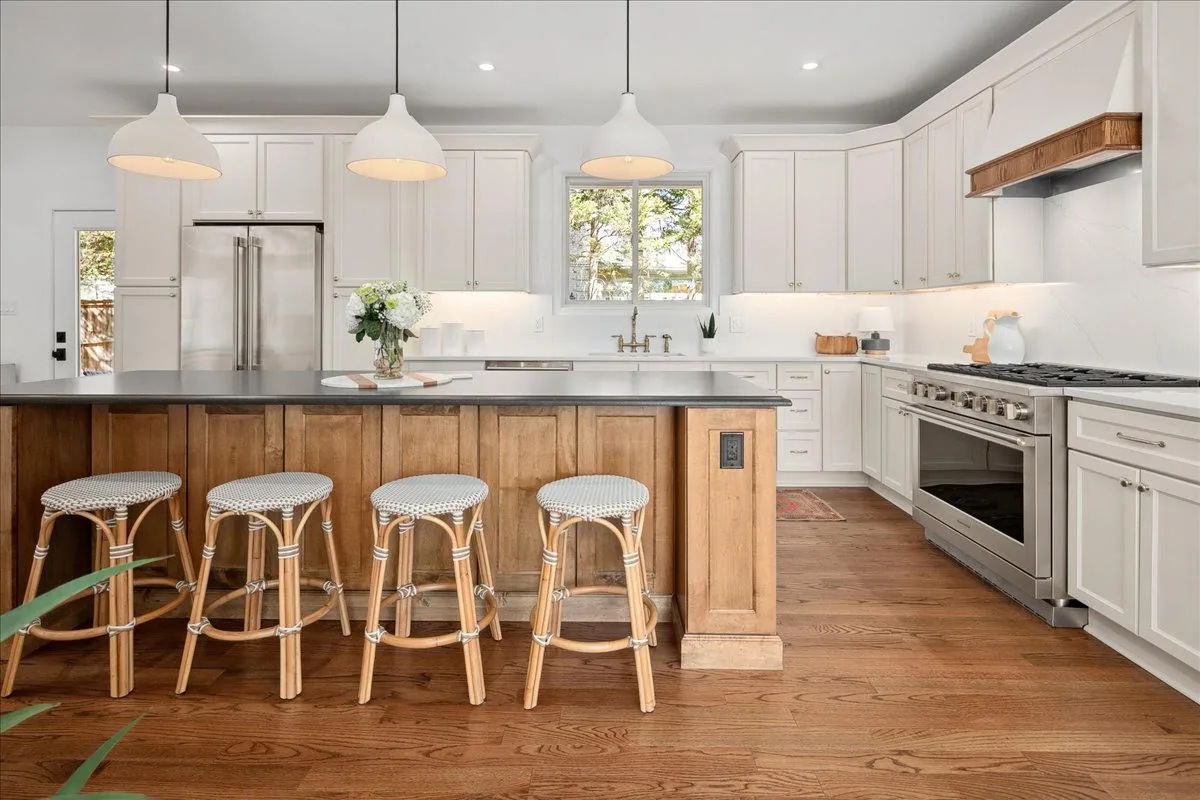 Quartz countertop, kitchen