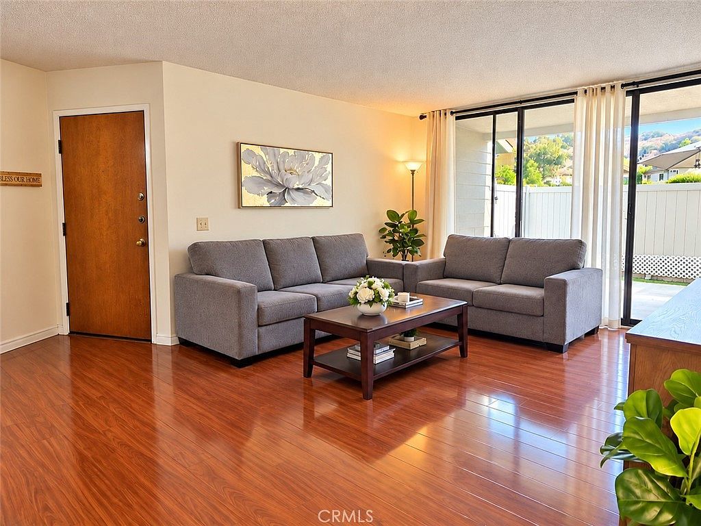 Home interior photo 3