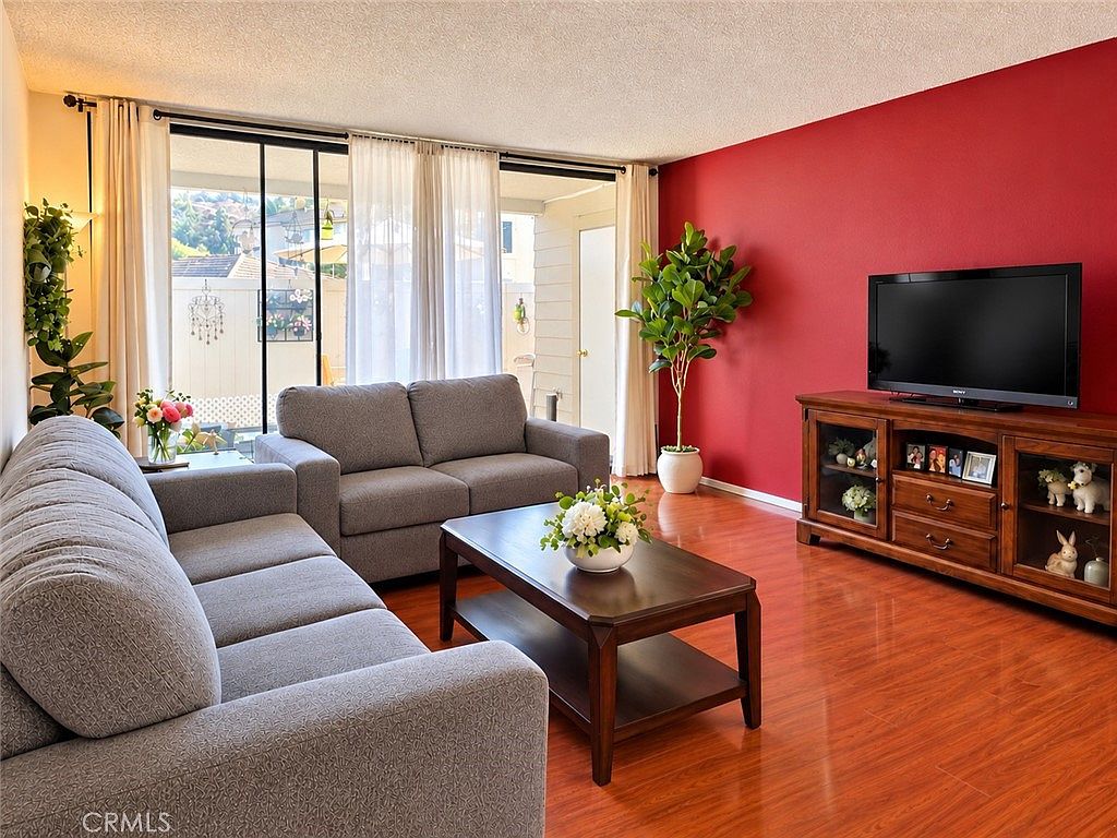 Home interior photo 4