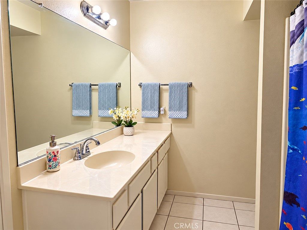 Home interior photo 10