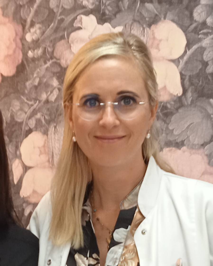 Dr. Christine Teichert