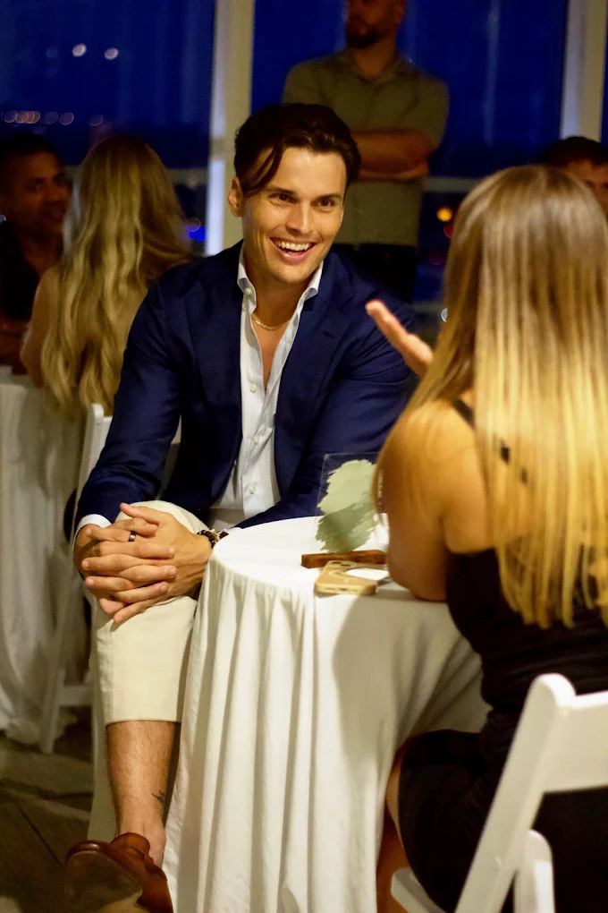 Well-dressed attendee