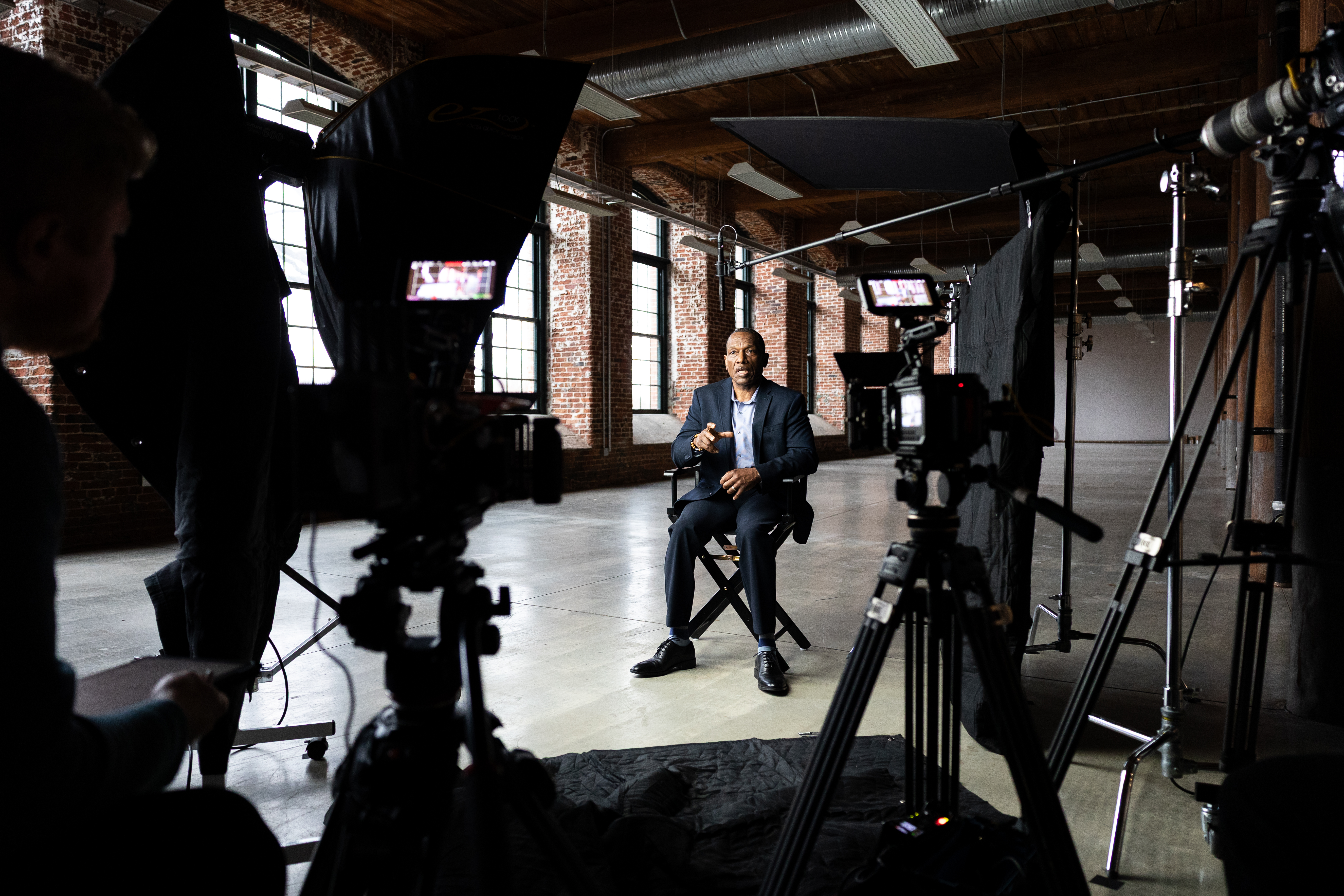 Behind the scenes photo 5