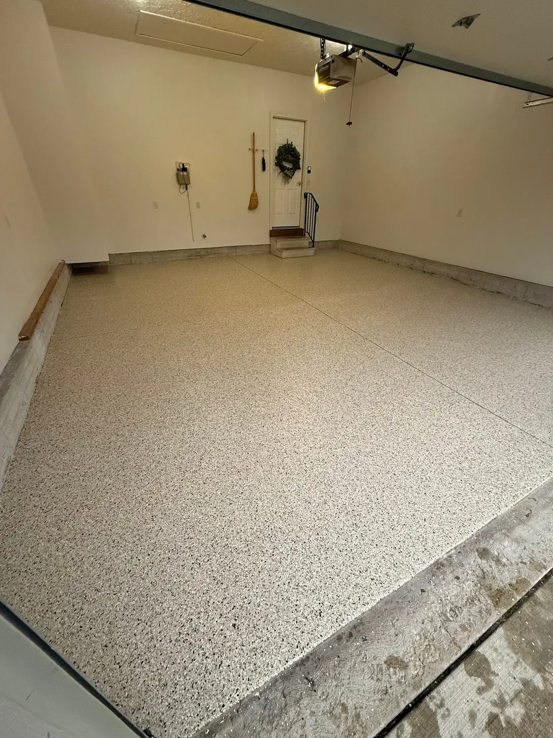 JDS Concrete Coatings finished flake garage floor in Northeast Ohio