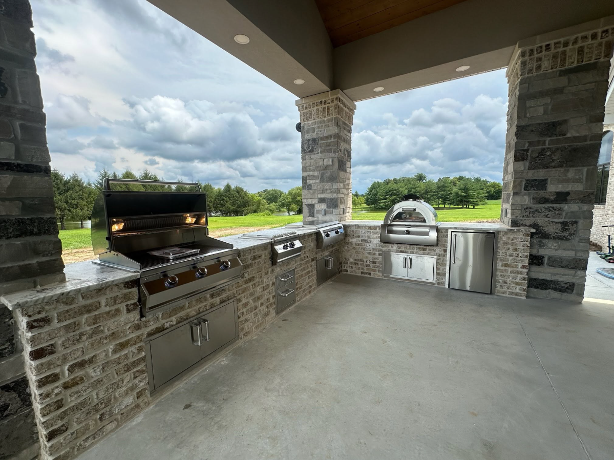 OUTDOOR KITCHENS & GRILL ISLANDS