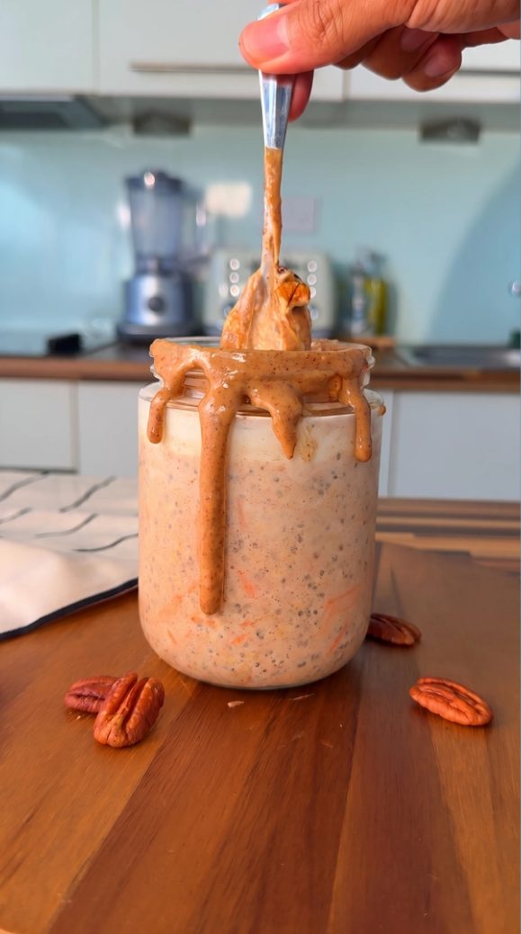 Overnight oats de pastel de zanahoria en frasco