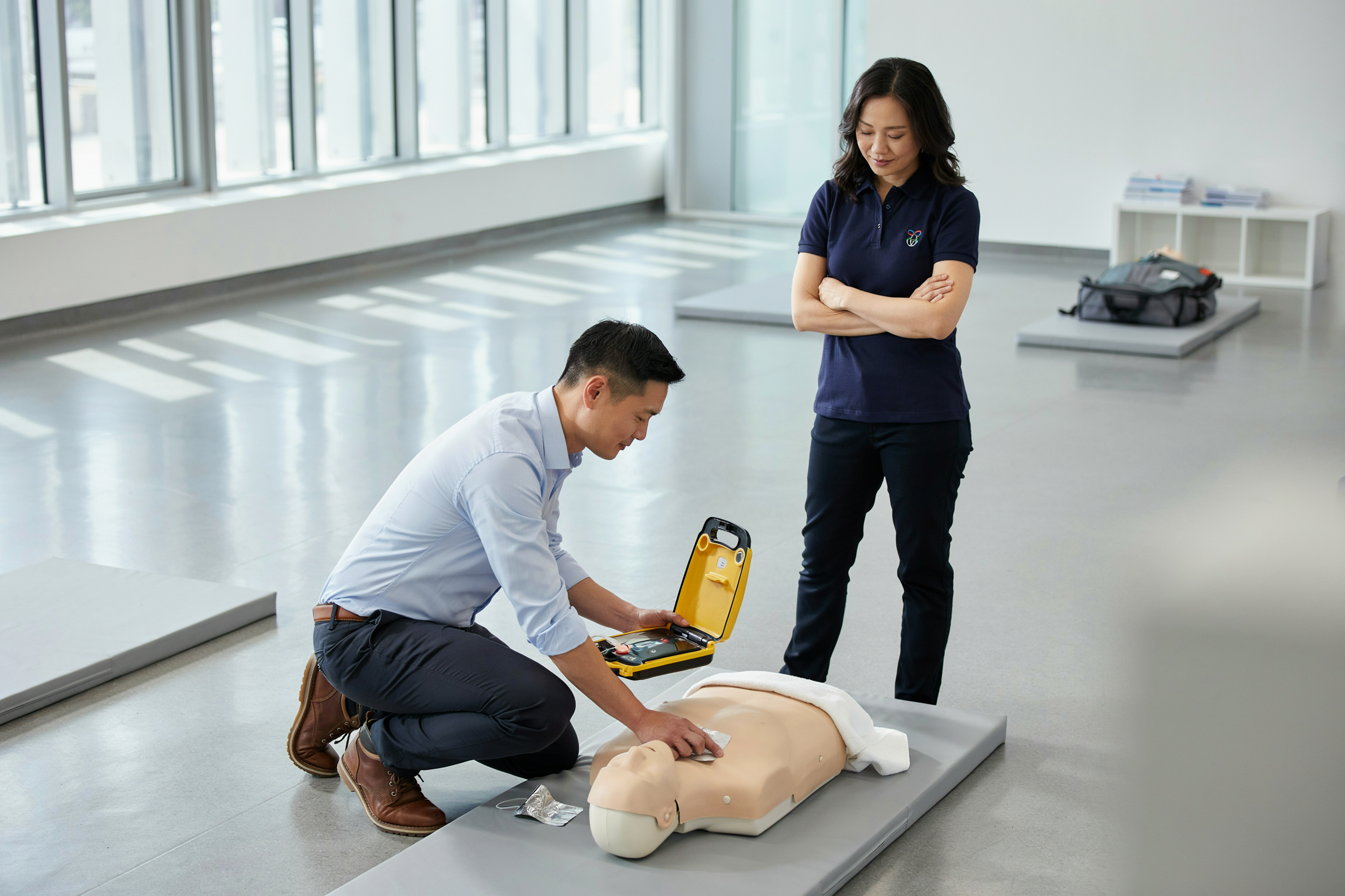 defibrillator train