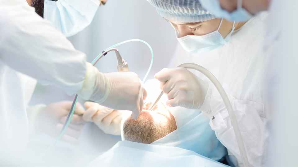 Paziente rilassato durante una seduta di sedazione cosciente