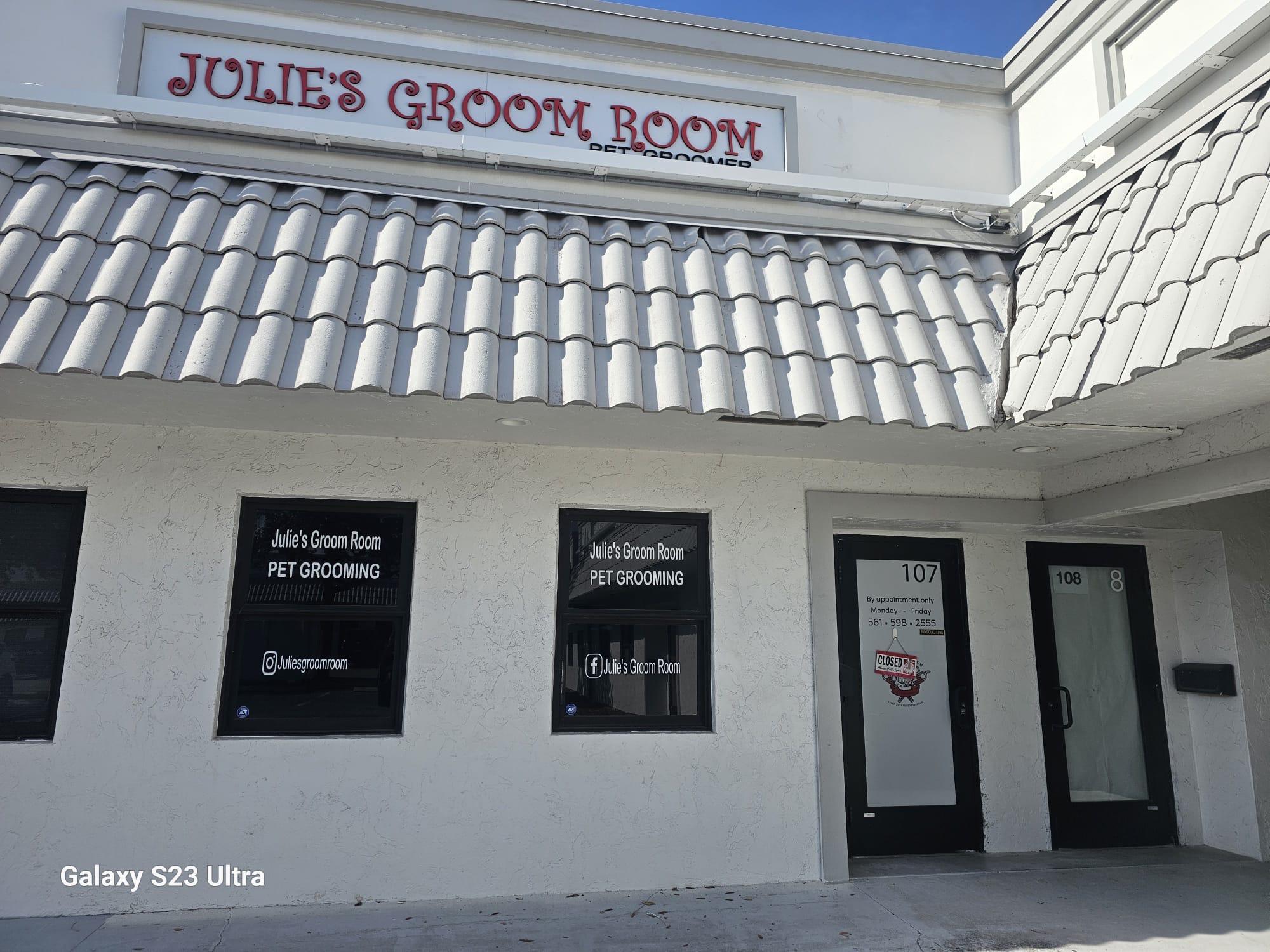 Exterior of Julie's Groom Room in Boca Raton