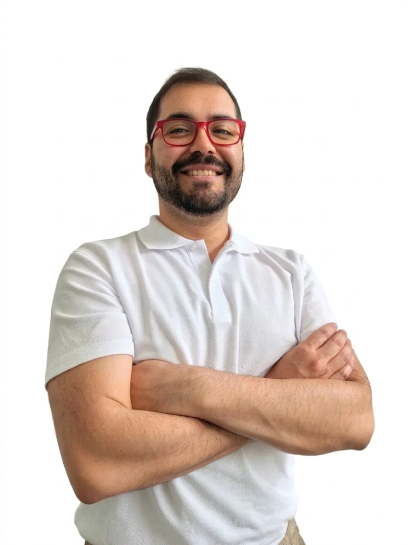 Alejandro Fabres — Kinesiólogo en Clínica Azahar