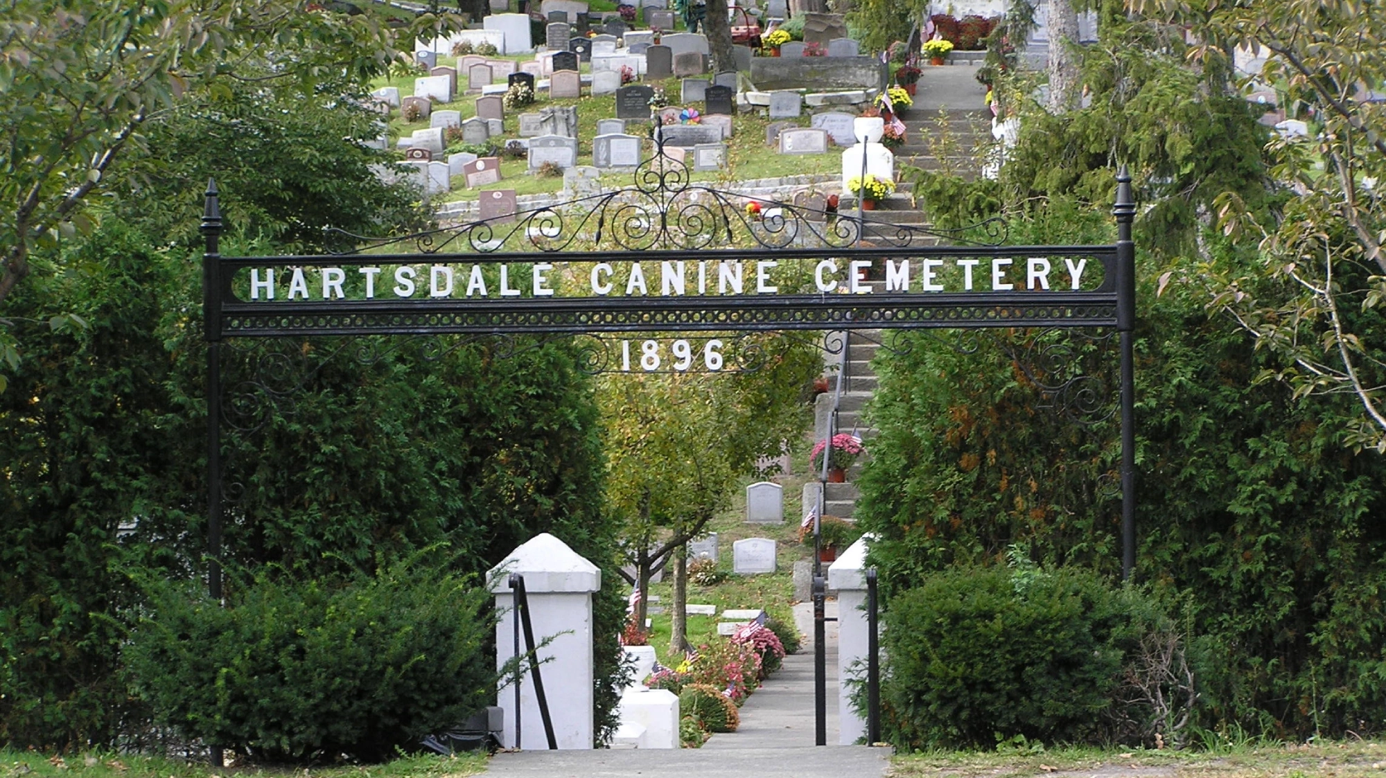 Hartsdale Pet Cemetery in Hartsdale, New York