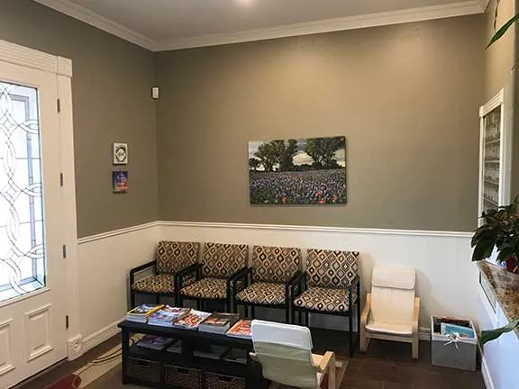 Bright patient waiting room at Five Points Chiropractic