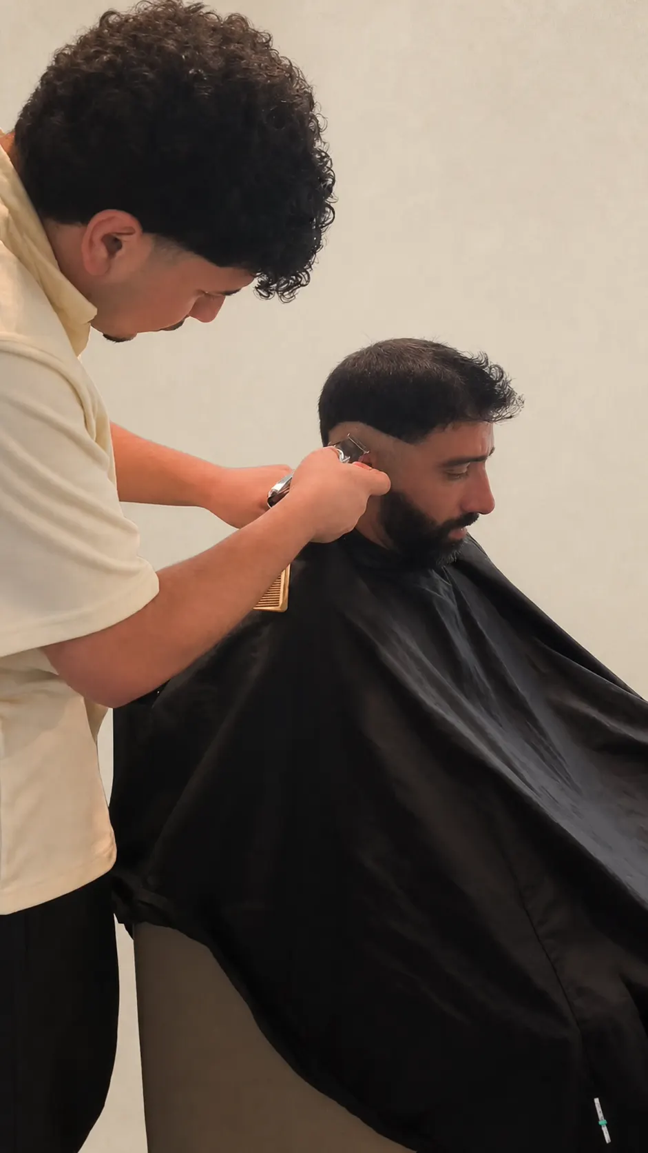 Barber im Salon bei ARZU Hairstyle & Beauty in Lippstadt