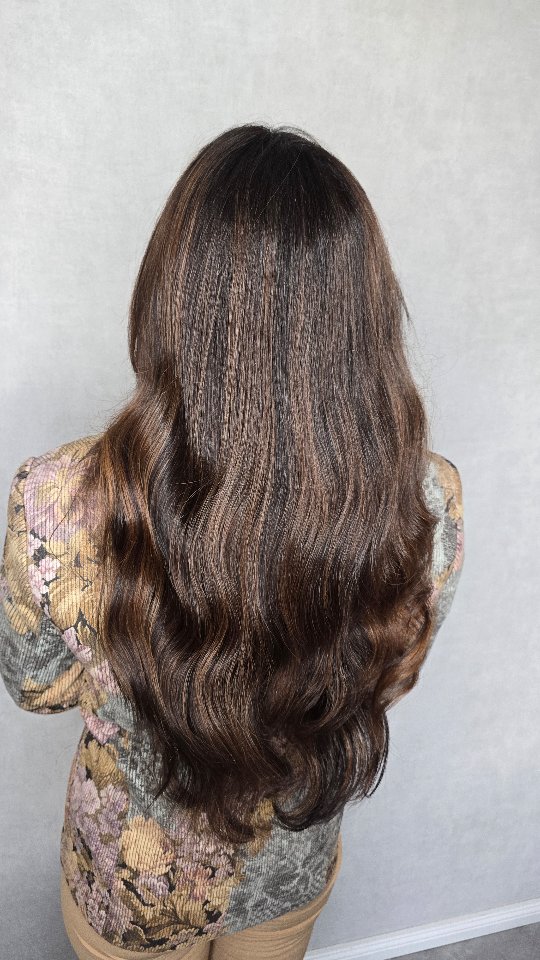 Mittellange Haare mit beigeblonder Balayage und sanften Wellen, Friseur Lippstadt