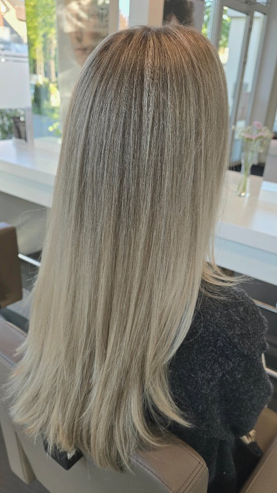 Long Bob mit brauner Balayage und blonden Spitzen, seitliches Profil, Friseur Lippstadt