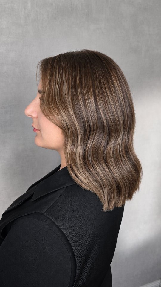 Long Bob mit brauner Balayage und blonden Spitzen, seitliches Profil, Friseur Lippstadt