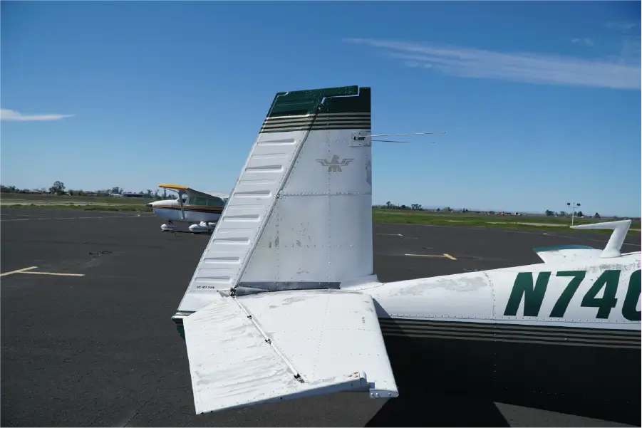 Mooney M20C - CoPilot Side Tail